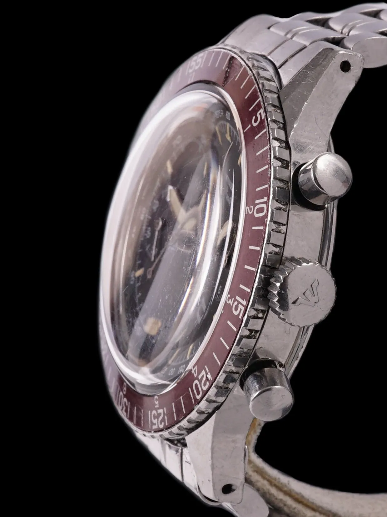 1960s Wittnauer Genève Professional Chronograph Reference 7004A