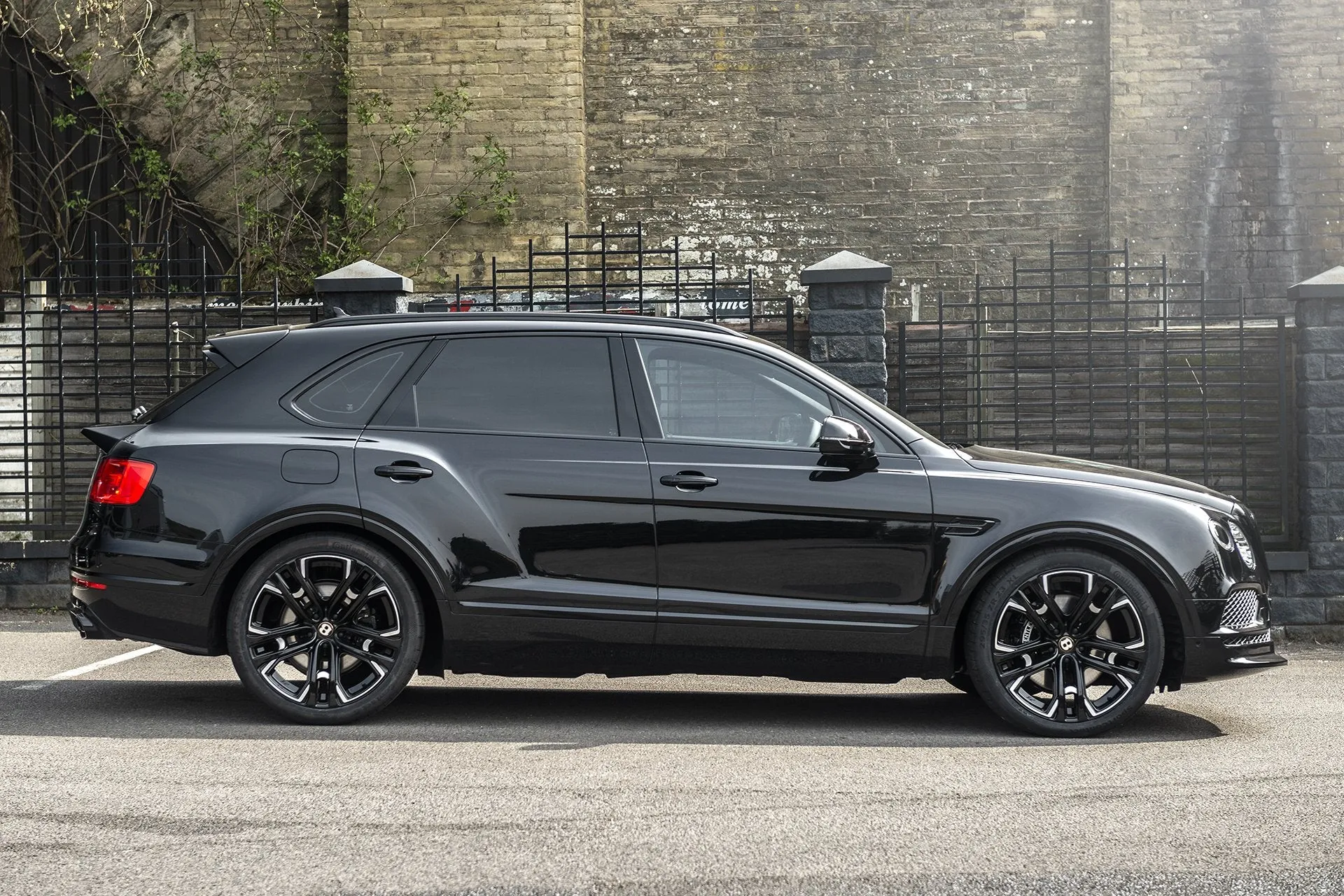 Bentley Bentayga (2016-2020) Exposed Carbon Body Kit