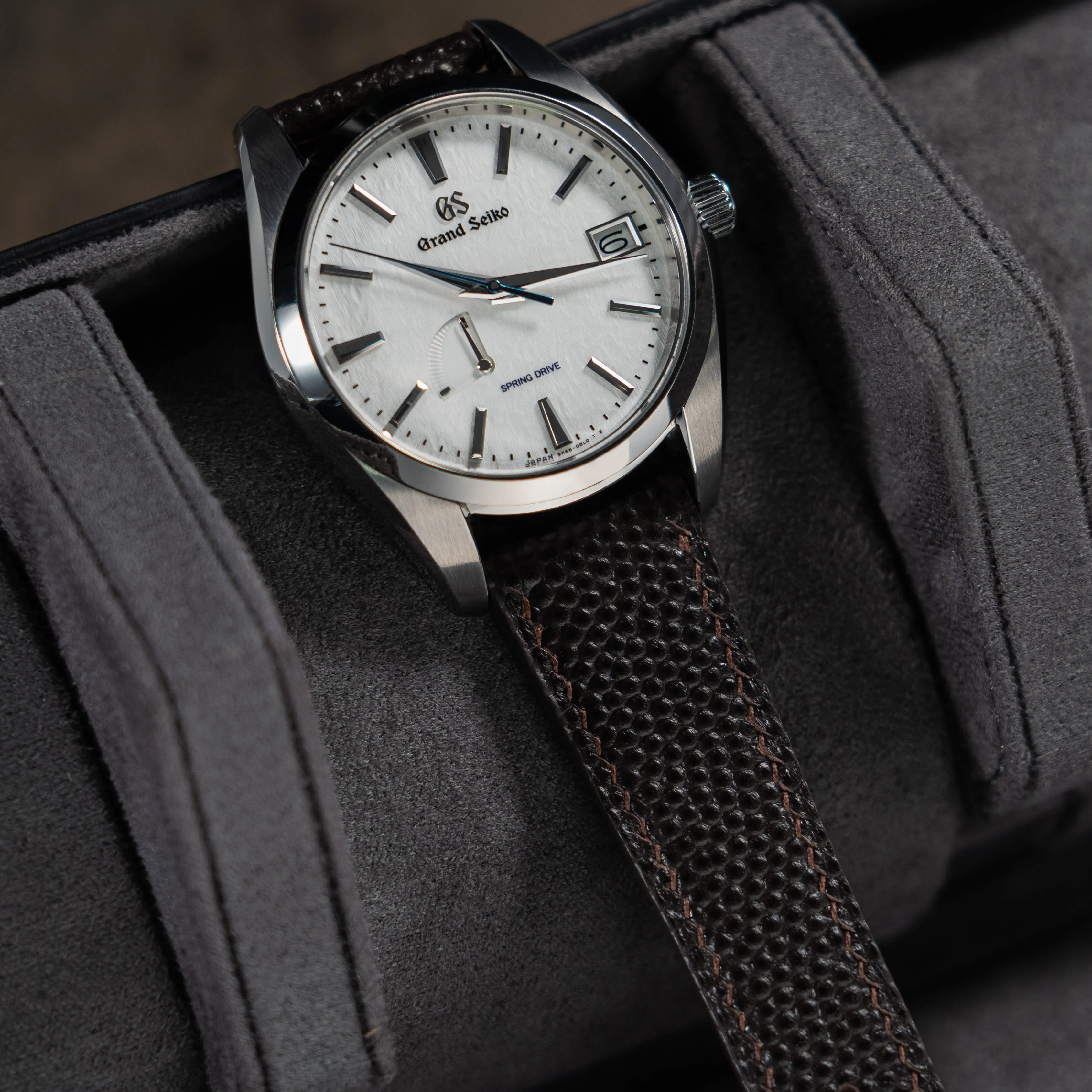 "Lagoon" Watch Strap in Caviar // Coffee