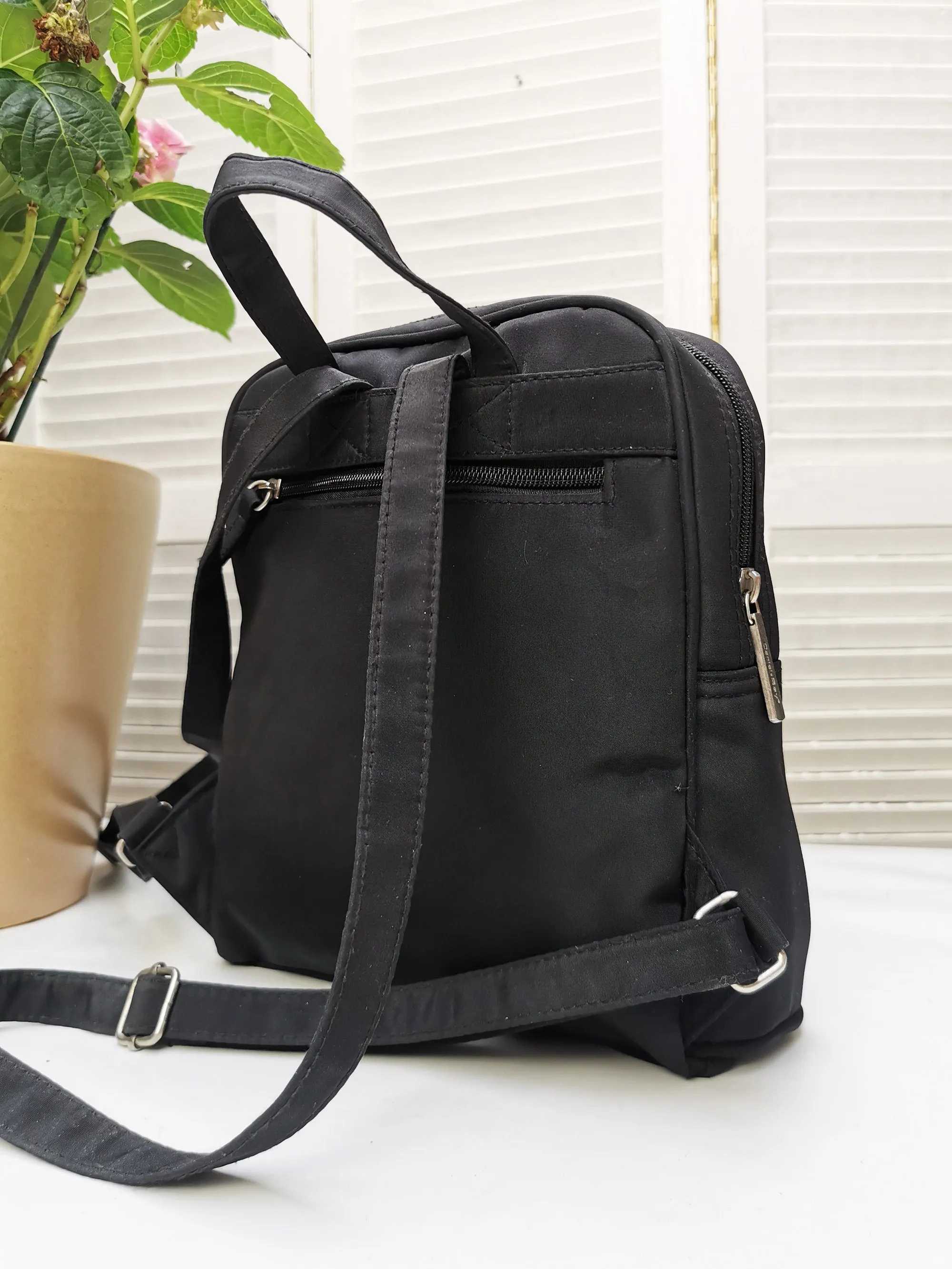 Vintage 90s minimalist black square backpack